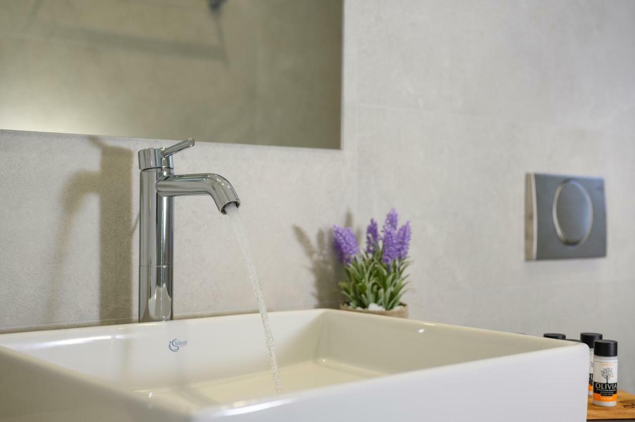 Athina Suites Luxury Suites Near The Sea Platanias ปลาเตเนียส ภายนอก รูปภาพ